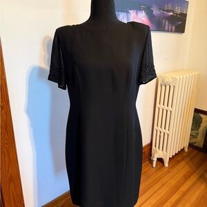 Black Short Sleeve Shift Dress - Classic Women's Dress